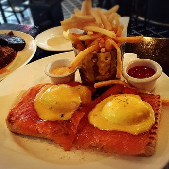 Tanner Smiths - Salmon Benedict - Cocktail Bars Near Me - New York, New York