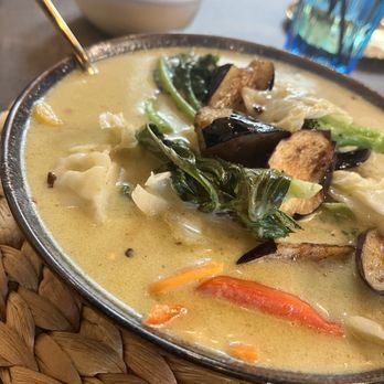 Klom Klom Thai - Green curry with mixed vegetables - Thai Near Me - Savannah, Georgia