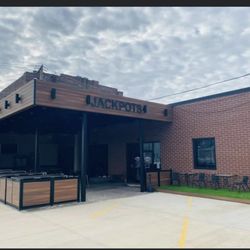Jackpots Pub - Front Entry & Outdoor Patio