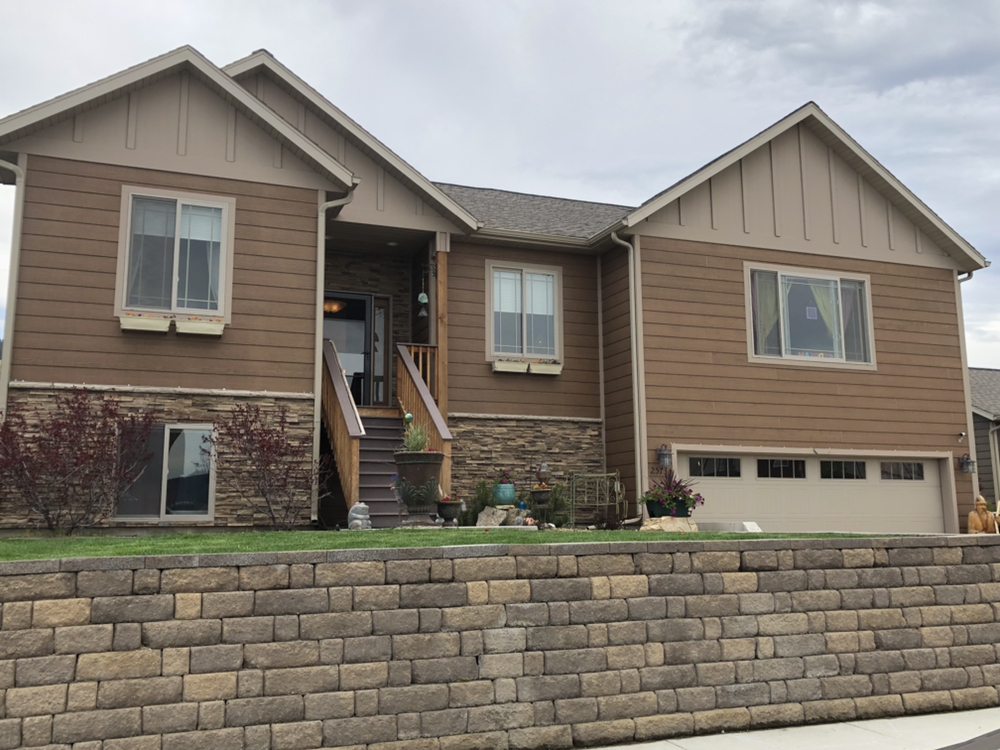 MARILYN CONNOR AND JENNI GROVOM RE/MAX OF HELENA Real Estate Agents