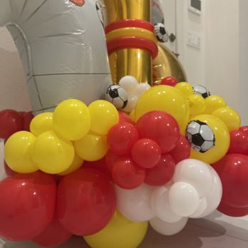 Blue Bear Entertainment - Balloon arrangement - Bounce House Rentals Near Me