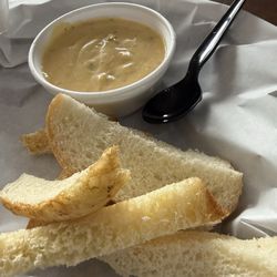 San Francisco Bread - Broccoli cheddar soup
