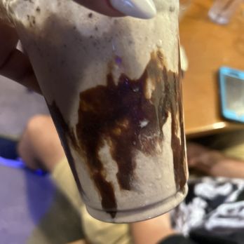 LandShark Bar & Grill - Miami Bayside - Oreo shake - Bars Near Me - Miami, Florida