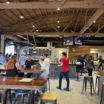 SACYARD COMMUNITY TAP HOUSE - Updated April 2025 - 370 Photos & 270