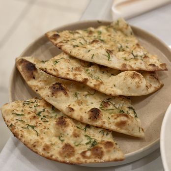 Commonwealth Indian Restaurant - Garlic Naan - Indian Near Me - Rockville, Maryland