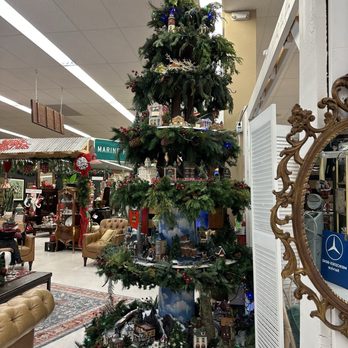 3 Strands Antique Mall - Coolest tree ever - Antiques Near Me - Oklahoma City, Oklahoma