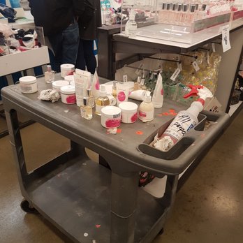 Old Navy - That is not a very nice exposition of cosmetic testers - Children's Clothing Near Me - Cincinnati, Ohio