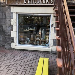 Pierres d'Ailleurs - Subtle sunken storefront.