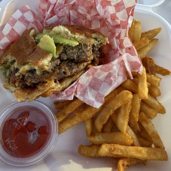 Pablito's Basecamp - Smash burger with avocado - Food Trucks Near Me - Murphys, California