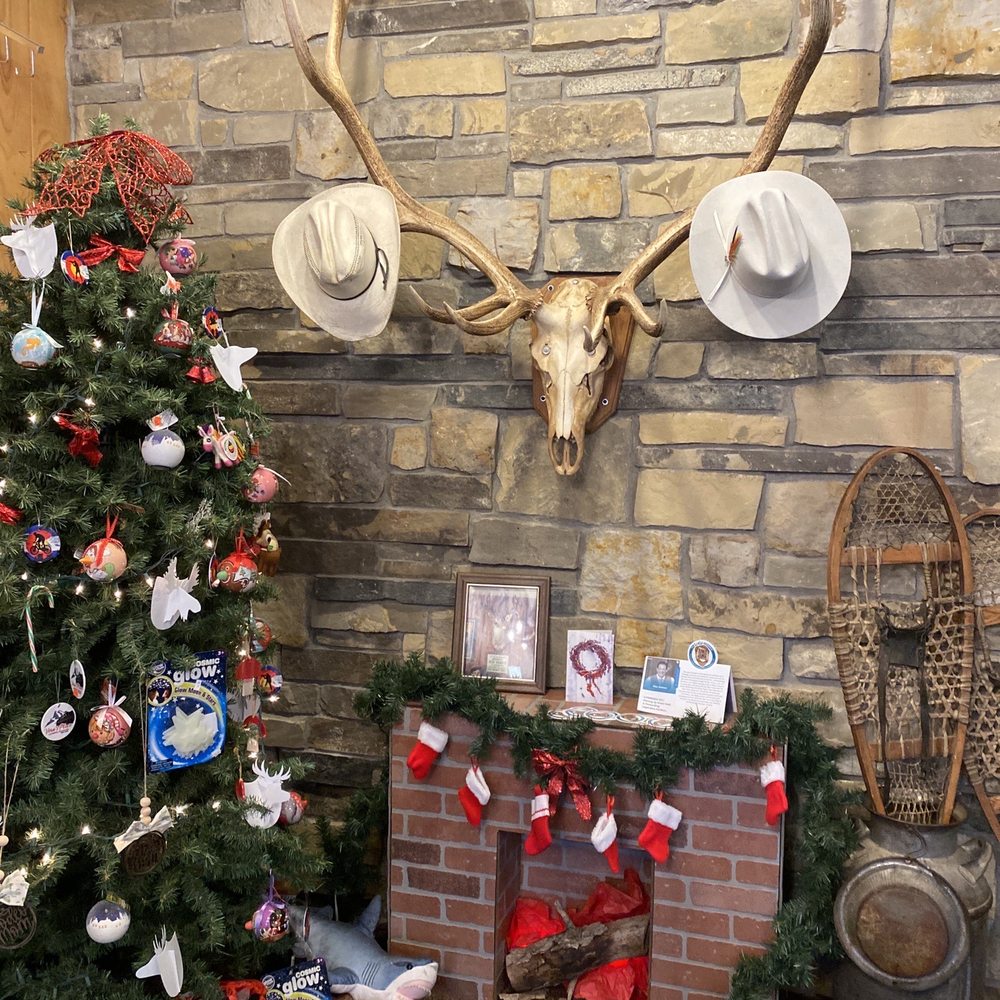 Vern's Place - a christmas tree and a deer skull - Breakfast & Brunch Near Me - Laporte, Colorado Vern's Place - a christmas tree and a deer skull - Breakfast & Brunch Near Me - Laporte, Colorado