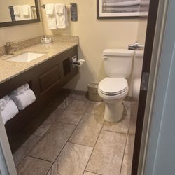 Cobblestone Hotel & Suites - Superior - Bathroom