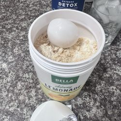 Bella All Natural - Skinny lemonade bought this weekend old powder scooper is stuck and hard to pull out. Gross
