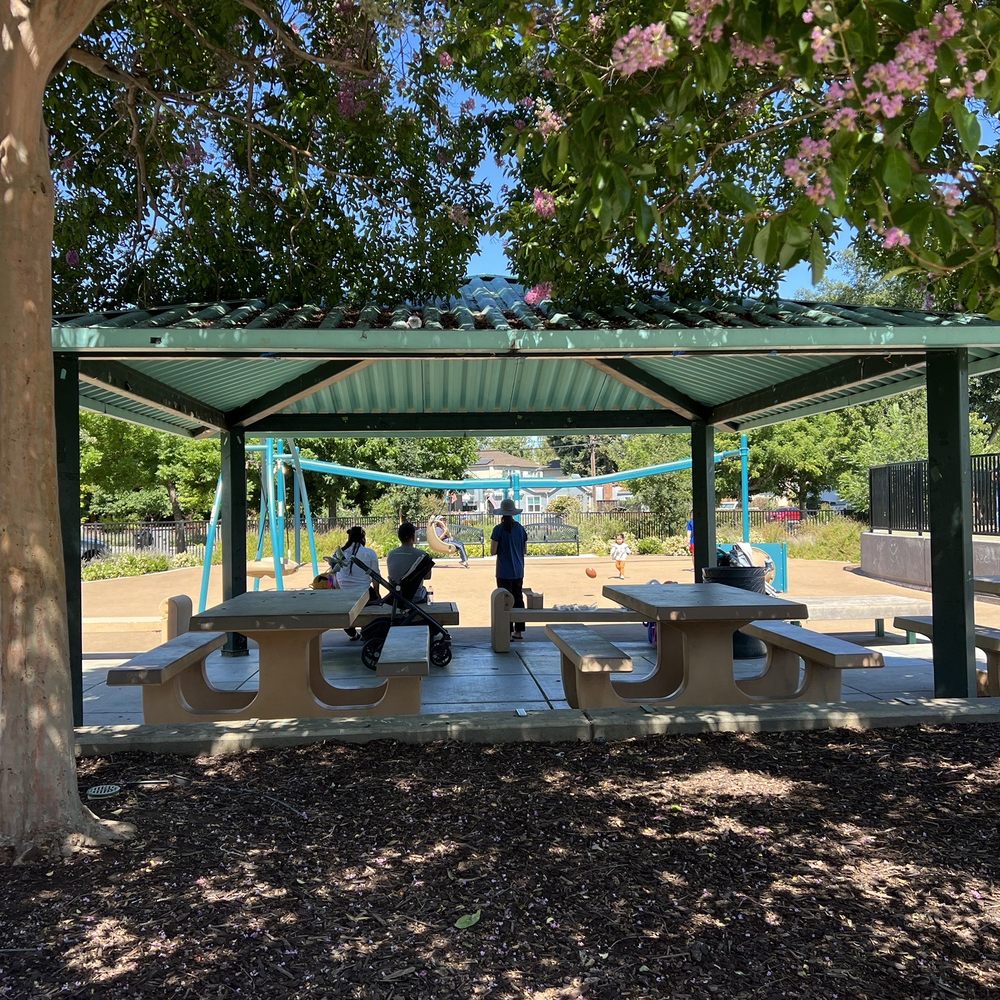 Lincoln Glen Park - Shaded picnic tables - Parks Near Me - San Jose, California