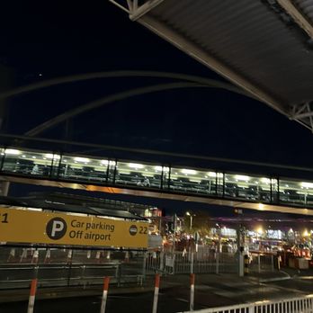 Heathrow Airport Terminal 5 - Outside - Airport Terminals Near Me - Hounslow, XGL