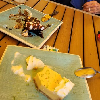 Blue Pointe Bar and Grill - Chocolate peanut butter pie and Key lime pie - Bars Near Me - Tequesta, Florida