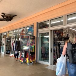 Island Rags & Gifts - Entrance.