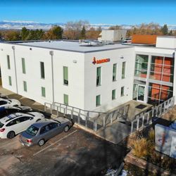 Veros Health | Member of IMMUNOe Centennial - Outside of building