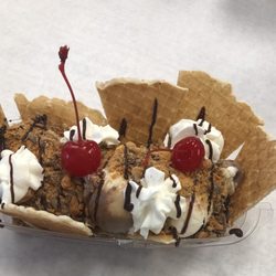 Emmy’s Ice Cream Bar - Ice cream nachos