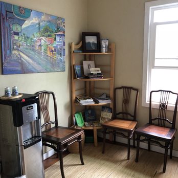 North Shore Chiropractic & Massage - Waiting room - Chiropractors Near Me - Paia, Hawaii North Shore Chiropractic & Massage - Waiting room - Chiropractors Near Me - Paia, Hawaii