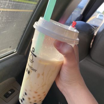 Day & Night Boba Tea House - Peach Jasmine milk Tea with tapioca and popping boba - Bubble Tea Near Me - Eugene, Oregon