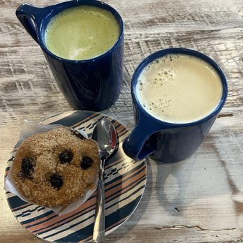 Tru Bru Coffee - Organic hot matcha and turmeric ginger tea and organic blueberry muffin - Coffee & Tea Near Me - Henderson, Nevada