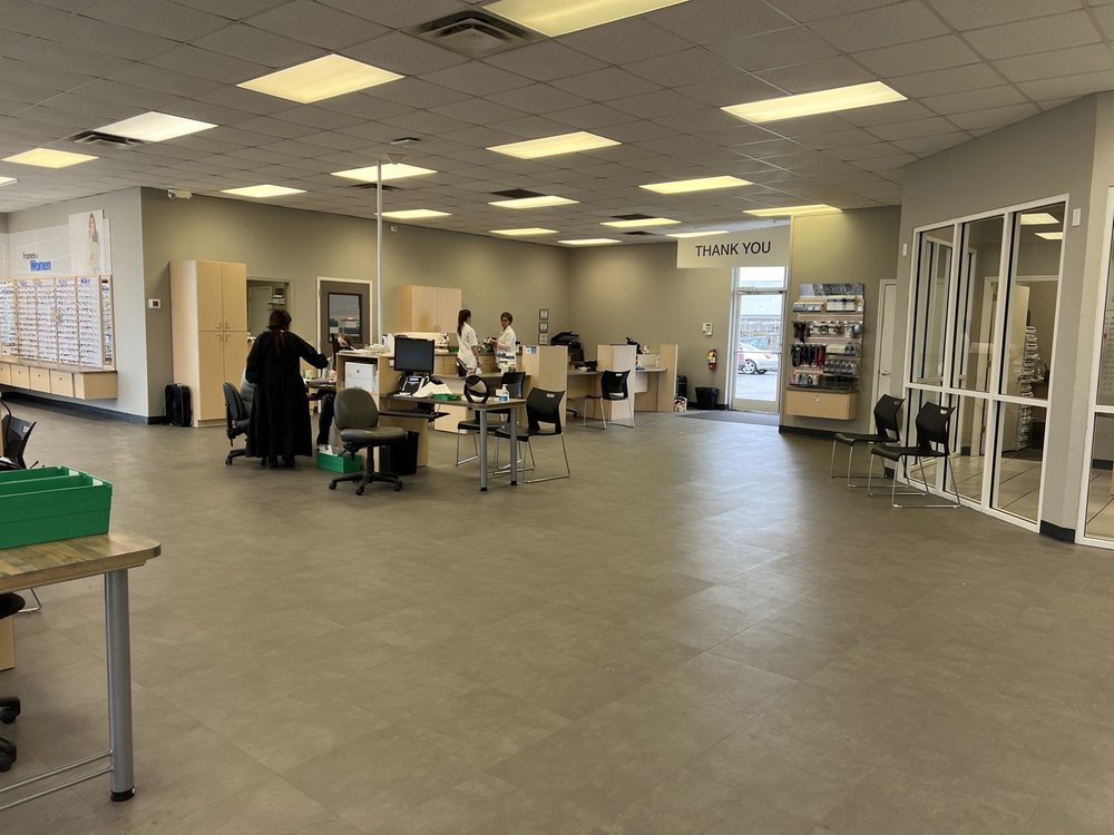 EYEGLASS WORLD Eyewear & Opticians 2004 Gunbarrel Rd, Chattanooga