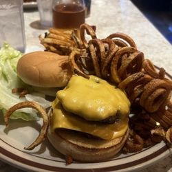 Plains Trading Post Restaurant - Jumbo Cheeseburger