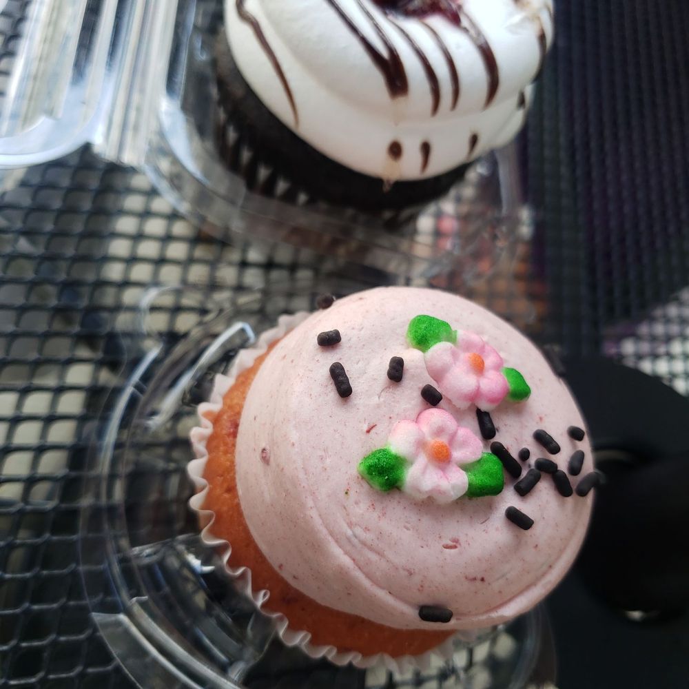 B'zzz Cakes - Custom Cakes Near Me - INDIAN LAND, South Carolina