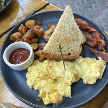 Lulu's Cafe & Cocktails - Eggs Your Way - Cocktail Bars Near Me - Delray Beach, Florida Lulu's Cafe & Cocktails - Eggs Your Way - Cocktail Bars Near Me - Delray Beach, Florida