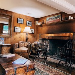 1740 House - Lounge