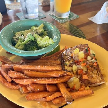 Hurricane Grill & Wings - Tropical Mahi Mahi - American Near Me - Cape Coral, Florida Hurricane Grill & Wings - Tropical Mahi Mahi - American Near Me - Cape Coral, Florida