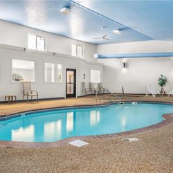 Super 8 by Wyndham Custer/Crazy Horse Area - Pool - indoor