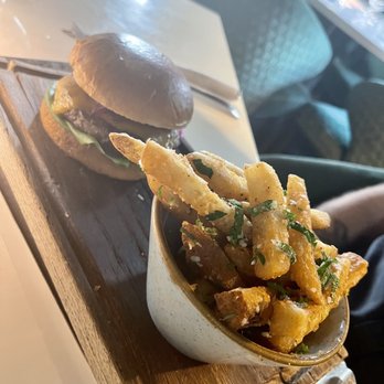 Waxin's Restaurant & Bar, Palm Beach Gardens - Burger and truffle fries - Scandinavian Near Me - Palm Beach Gardens, Florida Waxin's Restaurant & Bar, Palm Beach Gardens - Burger and truffle fries - Scandinavian Near Me - Palm Beach Gardens, Florida