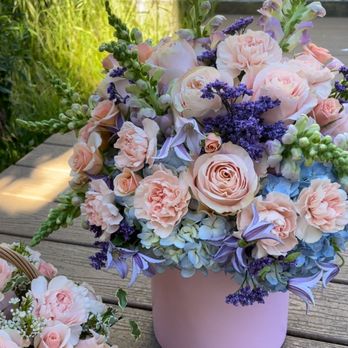 Botanique Studio - Florists Near Me - Pacifica, California