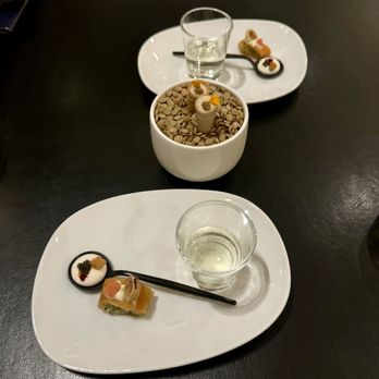 Lucie - canapé - French Near Me - Toronto, Ontario Lucie - canapé - French Near Me - Toronto, Ontario