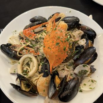 500 Gramos Grill - Seafood pasta, loaded with octopus, squid, crab, shrimp, mussels. - Steakhouses Near Me - Playa del Carmen, ROO