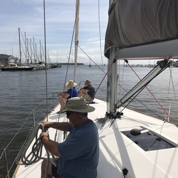 Pentagon Sailing Club - Heading out of port Annapolis marina - Sailing Near Me Pentagon Sailing Club - Heading out of port Annapolis marina - Sailing Near Me