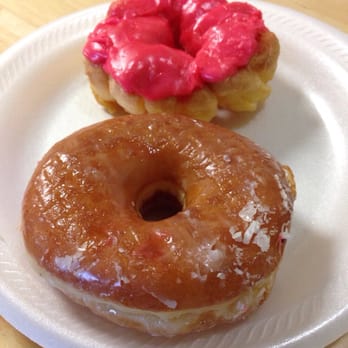 Foster's Donuts - Glaze and French Cruller - Donuts Near Me - Redlands, California Foster's Donuts - Glaze and French Cruller - Donuts Near Me - Redlands, California
