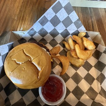 Mueller Wagyu - Burger and Fries - Food Trucks Near Me - Frisco, Texas