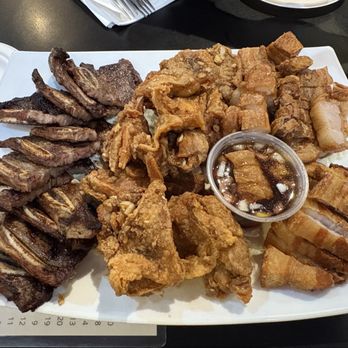 East Side Bar & Grill - 3 meat patter / Short Ribs + Garlic Chicken + Fried Pork - Hawaiian Near Me - Kaneohe, Hawaii