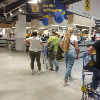 Die 2 Brüder von Venlo - 2 Brüder von Venlo innen / 2 Brüder von Venlo inside - Grocery Near Me - Venlo, LI