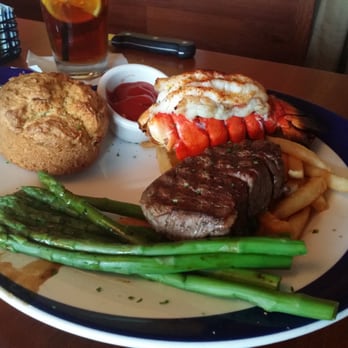 Blue Pointe Oyster Bar and Seafood Grill - Seafood Near Me - Fort Myers, Florida