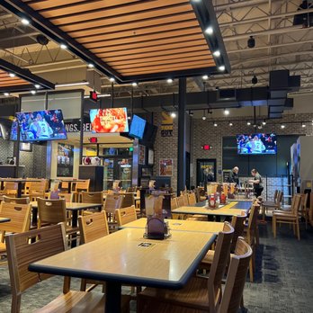 Buffalo Wild Wings - Nice large lay out - Chicken Wings Near Me - Menifee, California Buffalo Wild Wings - Nice large lay out - Chicken Wings Near Me - Menifee, California