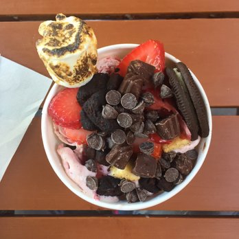ICICLES - Strawberry fantasy drowned in choco toppings - Ice Cream & Frozen Yogurt Near Me - San Jose, California ICICLES - Strawberry fantasy drowned in choco toppings - Ice Cream & Frozen Yogurt Near Me - San Jose, California