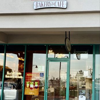Cafe De Olla Bakery - Front of Cafe De Olla Bakery - Patisserie/Cake Shop Near Me - Duarte, California