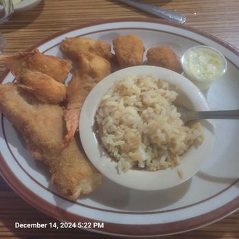 Shrimp House - We always get the Captains Deluxe missing in this picture is the bay shrimp salad! - Seafood Near Me - Arcadia, California