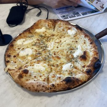 V Pizza - 4 Cheese Pizza - Pizza Near Me - Orlando, Florida