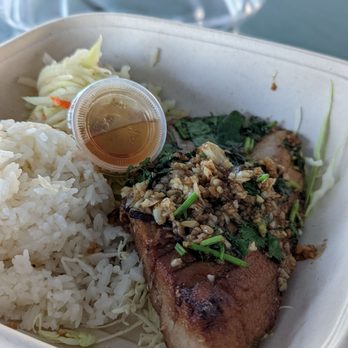 Thai Mee Up - Garlic ahi tuna - Food Trucks Near Me - Kahului, Hawaii Thai Mee Up - Garlic ahi tuna - Food Trucks Near Me - Kahului, Hawaii
