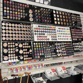 Top Hat Magic Store - Ben Nye makeup sample boards! Your new daily wear source of makeup! Come find your exact style & shades! Tulsa's only authorized dealer! - Makeup Artists Near Me - Tulsa, Oklahoma Top Hat Magic Store - Ben Nye makeup sample boards! Your new daily wear source of makeup! Come find your exact style & shades! Tulsa's only authorized dealer! - Makeup Artists Near Me - Tulsa, Oklahoma