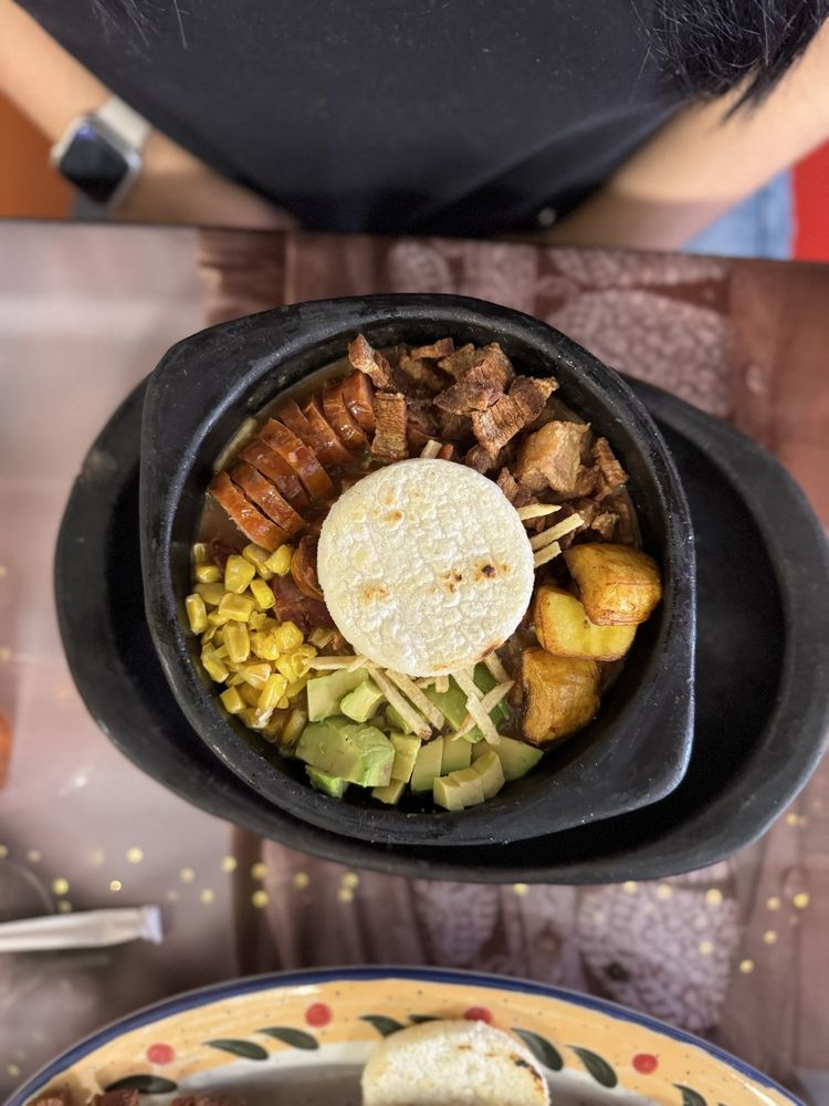 Caprichos Antioquenos Restaurant & Bakery